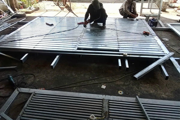 Cập nhật các mẫu cổng sắt hiện đại và đơn giản nhất năm 2025 2 Cổng sắt hiện đại
