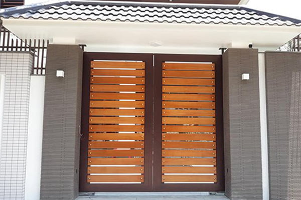 Khám phá các mẫu cổng sắt nan gỗ thời thượng và hiện đại nhất ngày nay 6 Cổng sắt nan gỗ