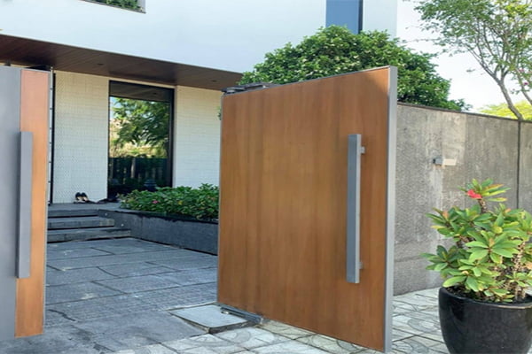 Khám phá các mẫu cổng sắt nan gỗ thời thượng và hiện đại nhất ngày nay 4 Cổng sắt nan gỗ