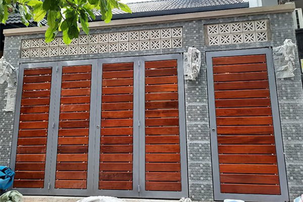 Khám phá các mẫu cổng sắt nan gỗ thời thượng và hiện đại nhất ngày nay 13 Cổng sắt nan gỗ