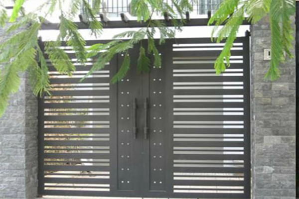 Báo giá hấp dẫn nhất về các mẫu cổng sắt nhà phố phổ biến 5 Cổng sắt nhà phố