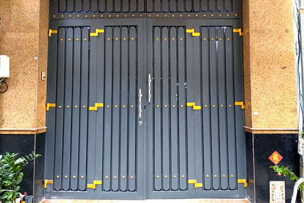 Báo giá hấp dẫn nhất về các mẫu cổng sắt nhà phố phổ biến 12 Cổng sắt nhà phố