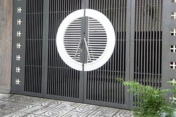 Tổng hợp mẫu cửa sắt 4 cánh mỹ thuật hiện đại và sang trọng 8 Cửa sắt 4 cánh mỹ thuật