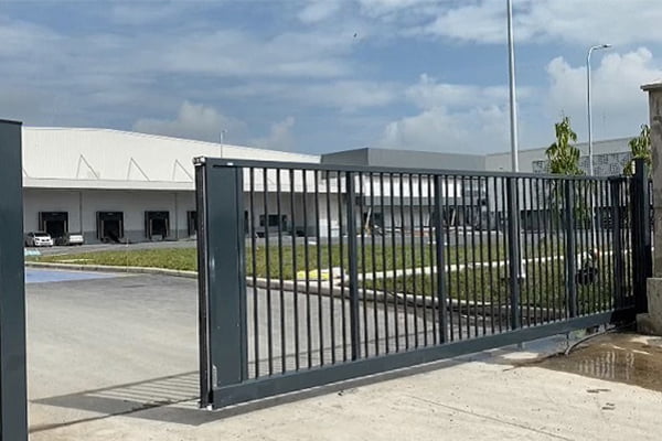 Cập nhật các mẫu cổng sắt cơ quan đẹp và phổ biến nhất hiện nay 2 Cổng sắt cơ quan