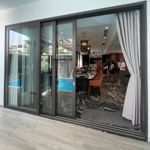 Cửa đi lùa 3 cánh nhôm Maxpro hệ 115