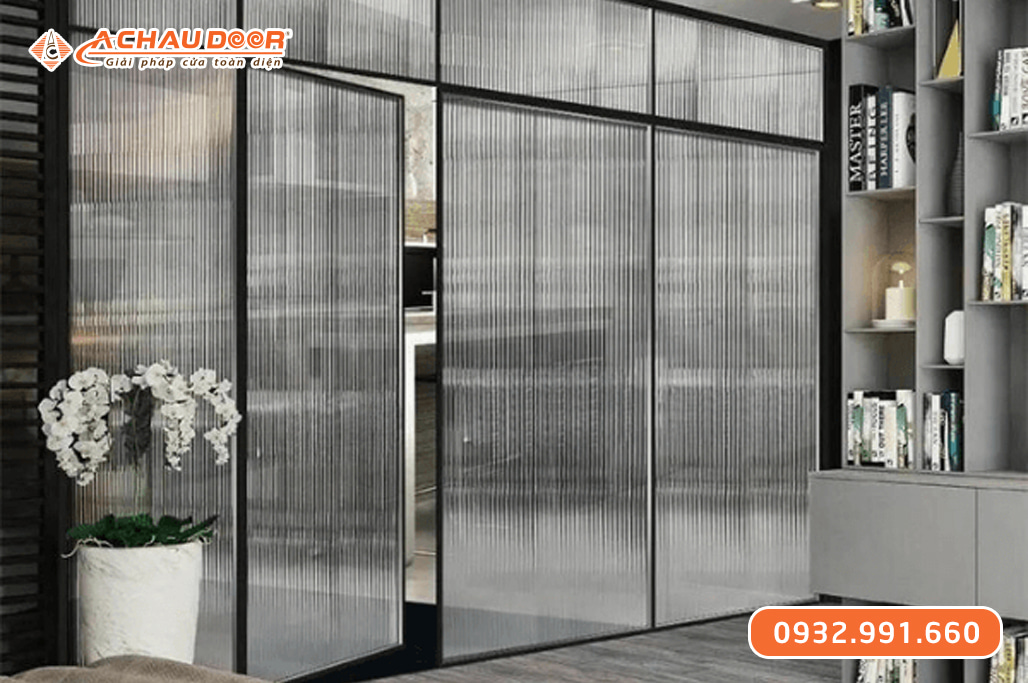 Vách ngăn phòng hệ Slim có cửa mở quay 1 Vách ngăn phòng hệ Slim có cửa mở quay