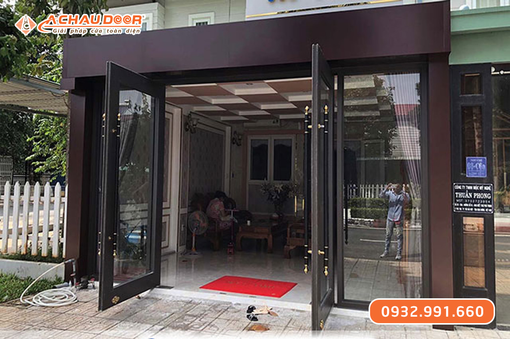 Cửa nhôm thủy lực Owin khuân phào 2 Cửa nhôm thủy lực Owin khuân phào