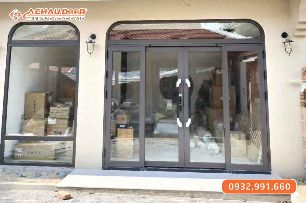 Cửa nhôm trượt quay 4 cánh màu xám ghi 2 Cửa nhôm trượt quay 4 cánh màu xám ghi