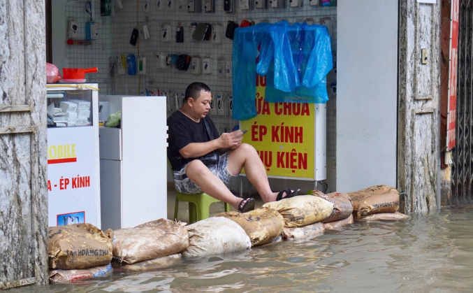 Cửa chống ngập giá rẻ: Giải pháp tiết kiệm hay tốn kém về sau? 1 Hình ảnh tự chế ngăn nước ngập vào nhà